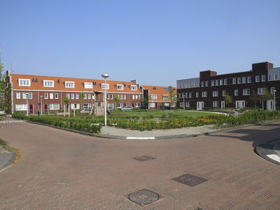 906544 Gezicht op het Bosbesplantsoen te Utrecht, met nieuwbouwwoningen, van bij de Abrikoosstraat.
